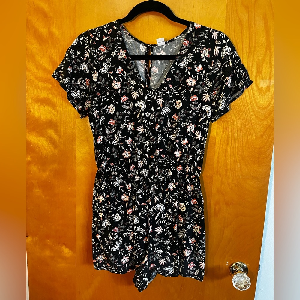 Old Navy Floral Romper with pockets